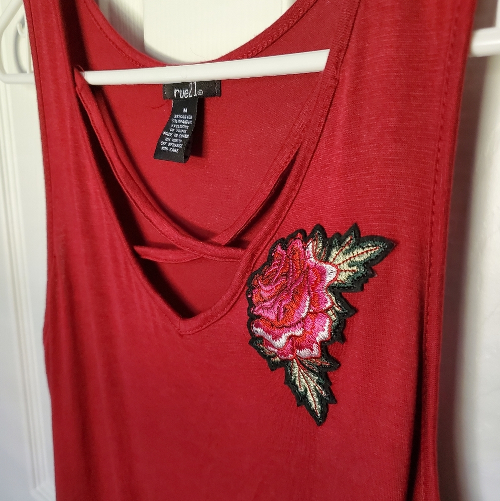 Red shirt - Picture 2 of 3
